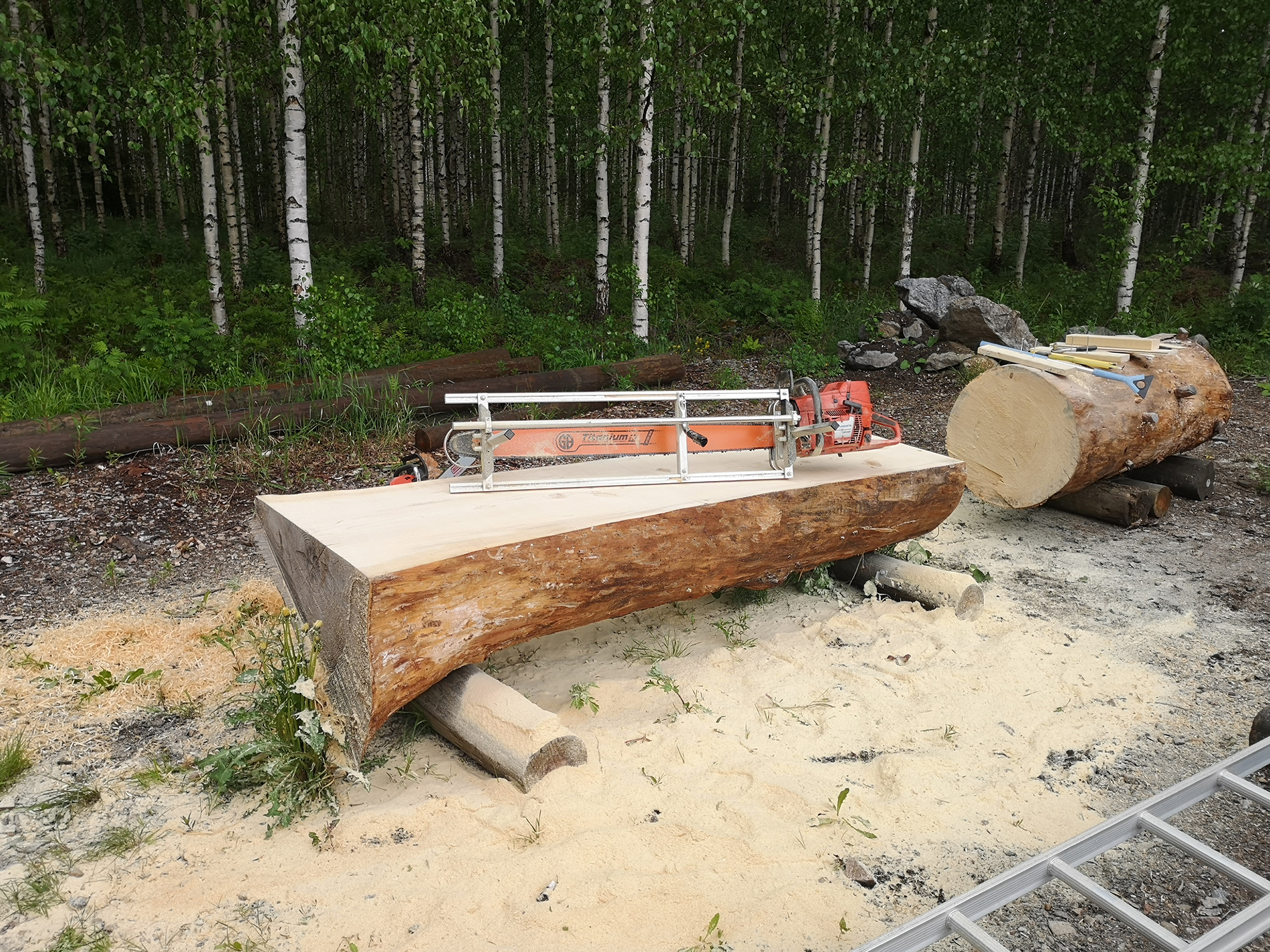 Uniikki pöytälevy pihapuustasi? Kysy lisää - Metsäpalvelu Juho Tähkänen